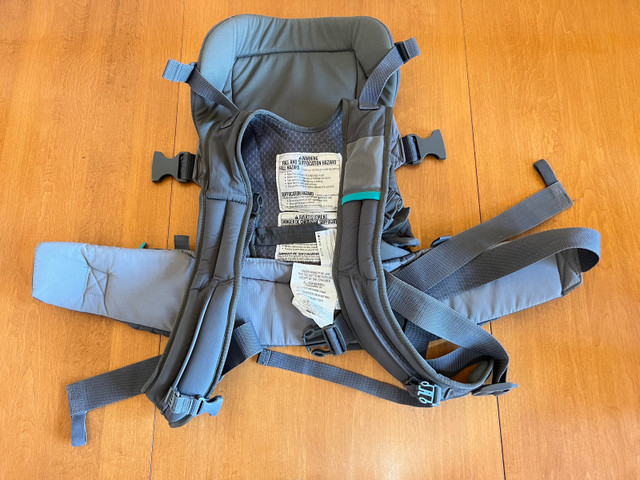 Grey Infantino 4 in 1 Baby Carrier / Backpack in Strollers, Carriers & Car Seats in Belleville