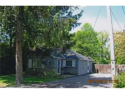 WATERFRONT PROPERTY FOR LEASE Welcome to this charming cottage life property backing into the Turtle...