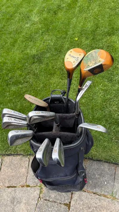 Golf club set with woods, irons and putter, View more