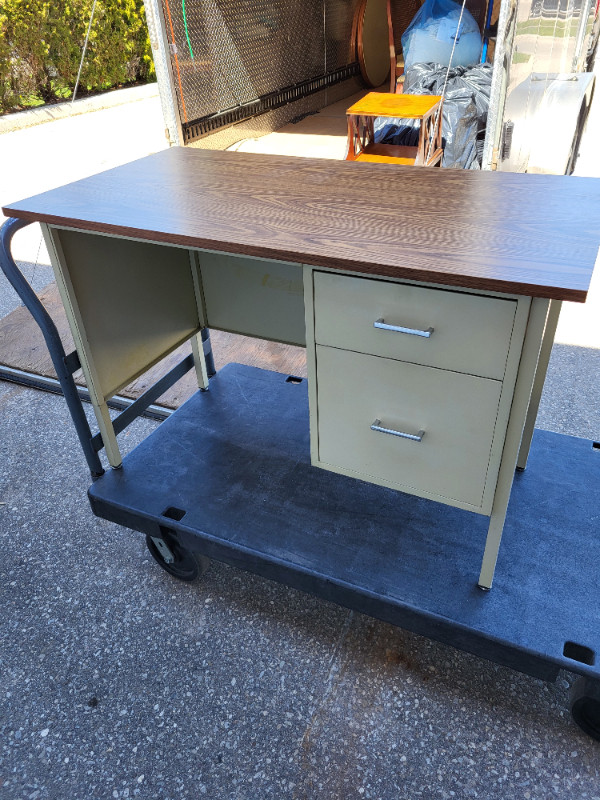 Nice small steel desk in Desks in Guelph