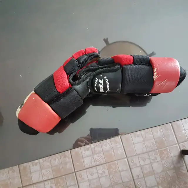 Gants hockey in Hockey in Drummondville - Image 3