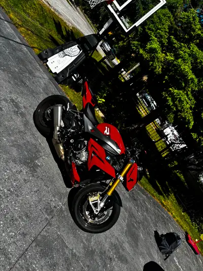 2015 BMW s1000r 19500kms Cruisecontrol/heatedgrips/4modes OEM PARTS/ few upgrades&accessories Regula...