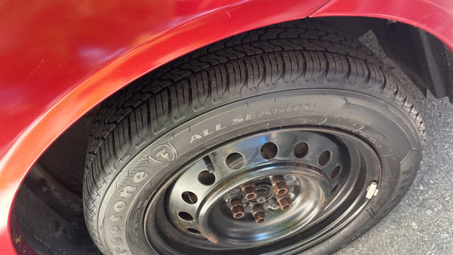 pontiac vibe in Cars & Trucks in Kitchener / Waterloo - Image 2