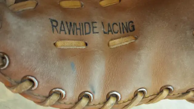 Vintage Baseball Glove, Expos, 5526, Professional Model in Arts & Collectibles in Stratford - Image 6