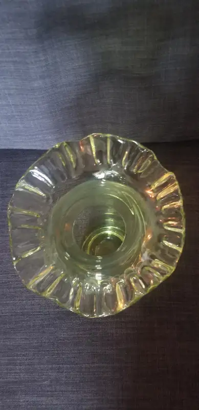 Depressio era lime green glass ruffled top vase in mint condition