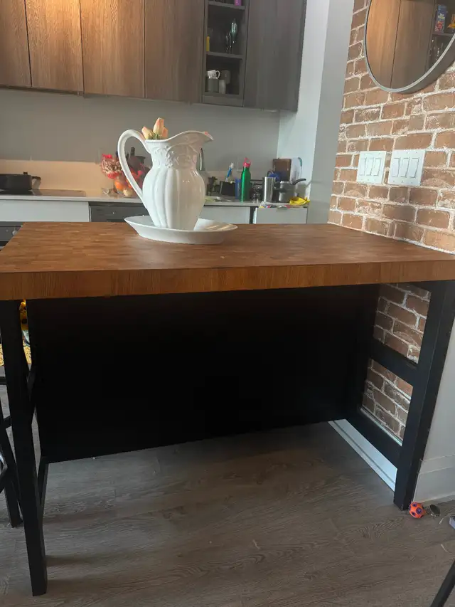 Ikea table in Dining Tables & Sets in City of Toronto - Image 4