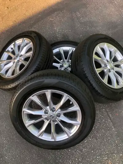 Set of four Honda CR-V Hankook Kinergy GT all season tires on Honda factory OEM rims, like NEW The t...