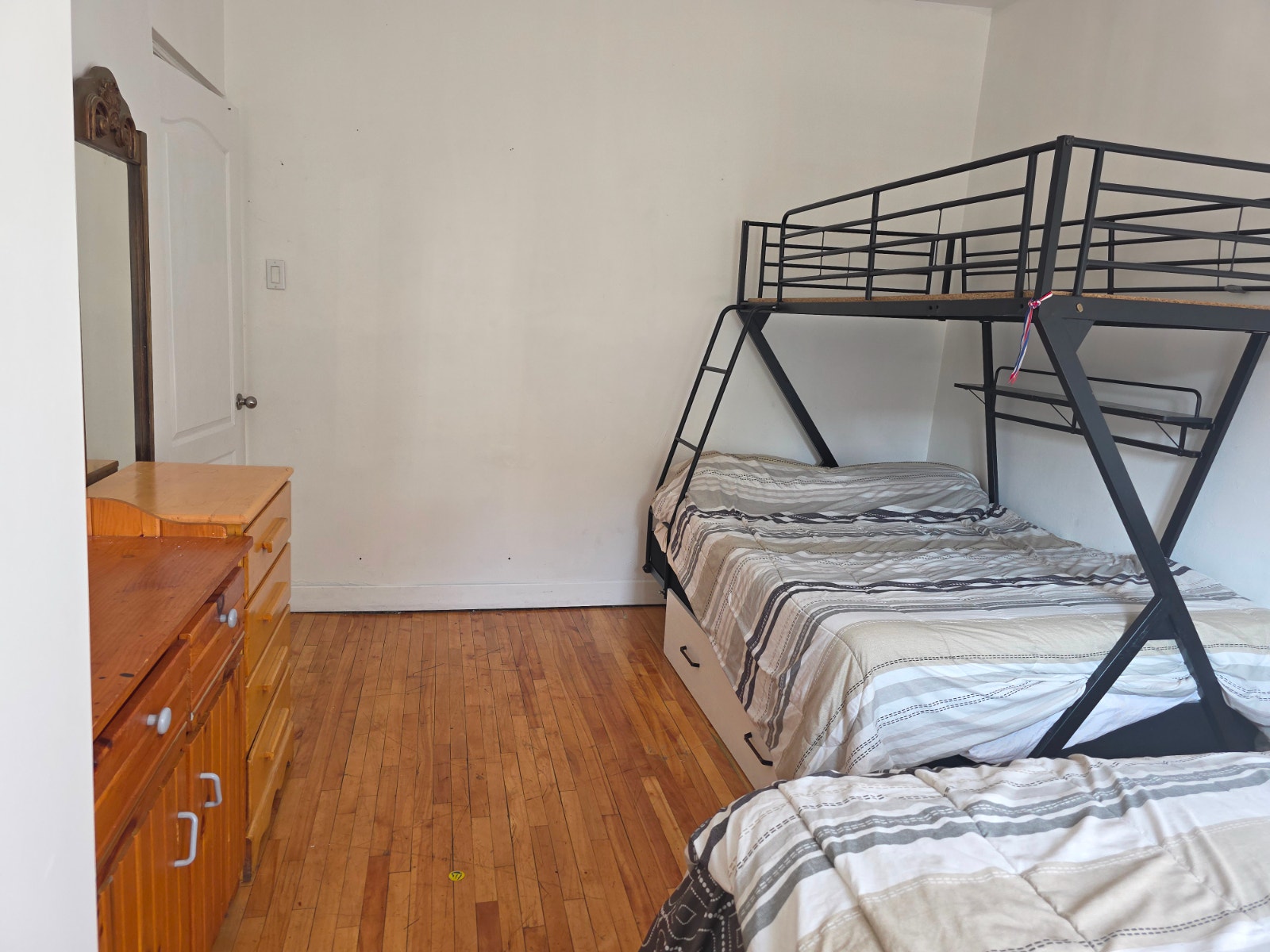 5061 Saint Denis Street — photo 3