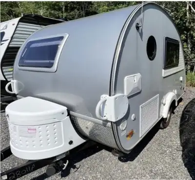 Selling a 2015 NU CAMP T@B 320 CS-C , Excellent condition, everything is working. Weighing 1600 lbs.