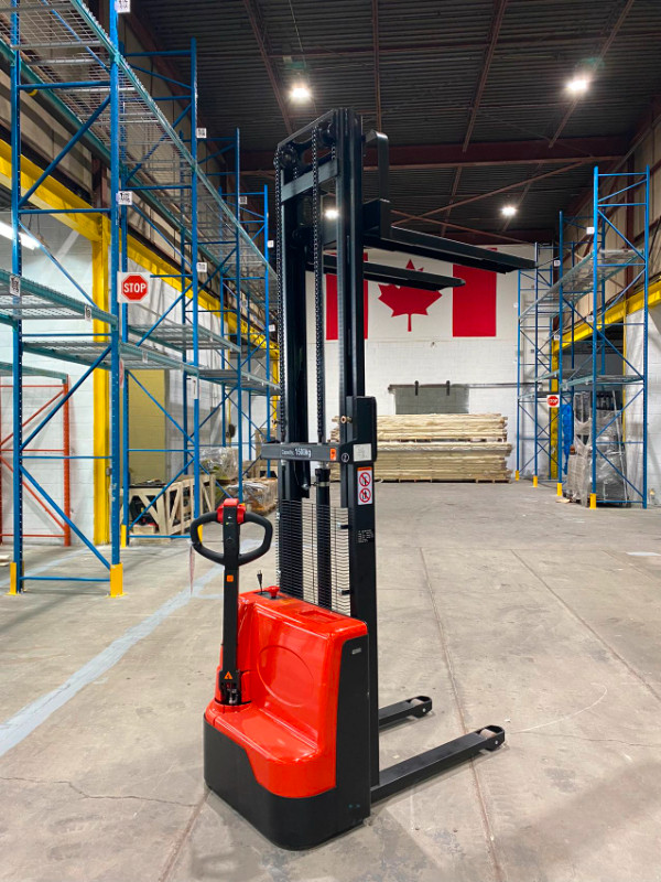 Fork Over Pallet Stacker - Low Profile - One Year Warranty dans Autres équipements commerciaux et industriels  à Ville de Montréal - Image 2