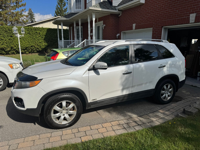 2011 KIA SORENTO LX V6 AWD BLANC - POINTE-CLAIRE dans Autos et camions  à Ville de Montréal