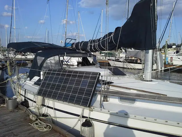 1990 Hunter Legend 35.5 Sailboat in Sailboats in Owen Sound - Image 4