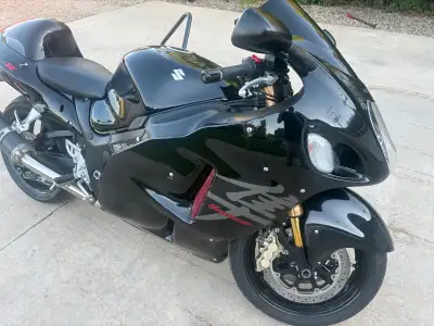 2007 Suzuki Hayabusa. The last year of the first gen . In all original black paint scheme. Original...