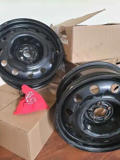 4 steel 18 x 7 wheels. Only used for 6 months. 5 on 112 mm bolt pattern. Bolts included!