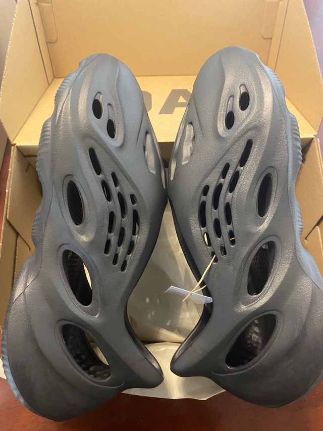 Yeezy foam runner onyx  in Men's Shoes in Markham / York Region - Image 2