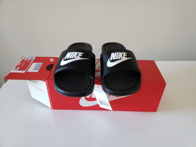Neuf New Sandale slide Nike Benassi homme grandeur 8 Sandals dans Chaussures pour hommes  à Laval/Rive Nord - Image 2