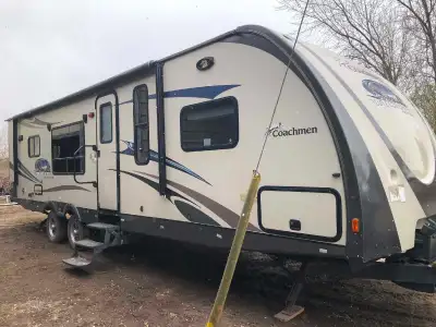 Selling our 2013 coachmen travel trailer - model 305RKDS. Trailer is in good condition and everythin...