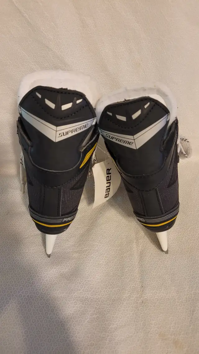 Youth Hockey Skates in Hockey in City of Toronto - Image 11