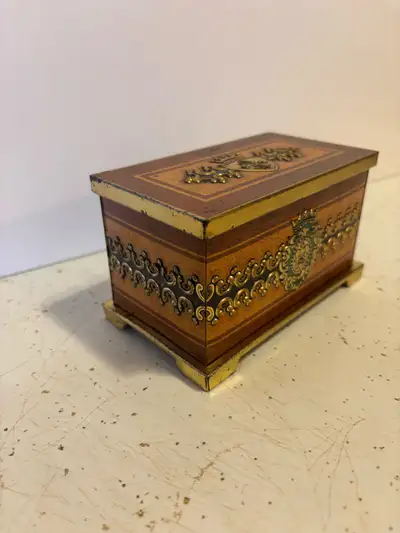 Vtg metal Trinket Box w Removable Lid, View more