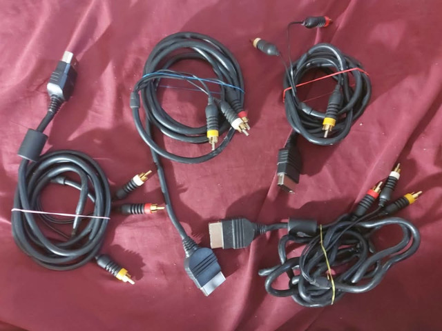 All for $10 - Lot of 4 authentic genuine original xbox av audio dans Consoles classiques  à Longueuil/Rive Sud