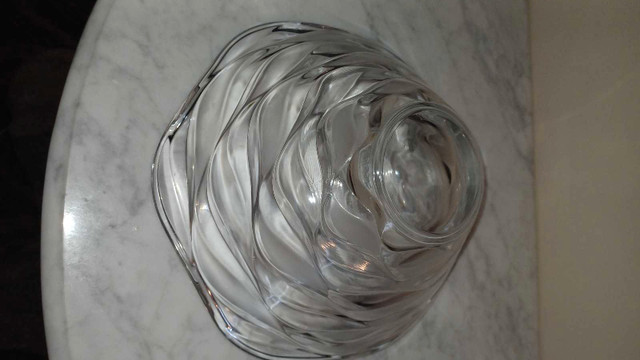 VINTAGE Cristal D'Arques Crystal Wave Bowl Crescendo 11.75" D in Arts & Collectibles in Calgary - Image 4