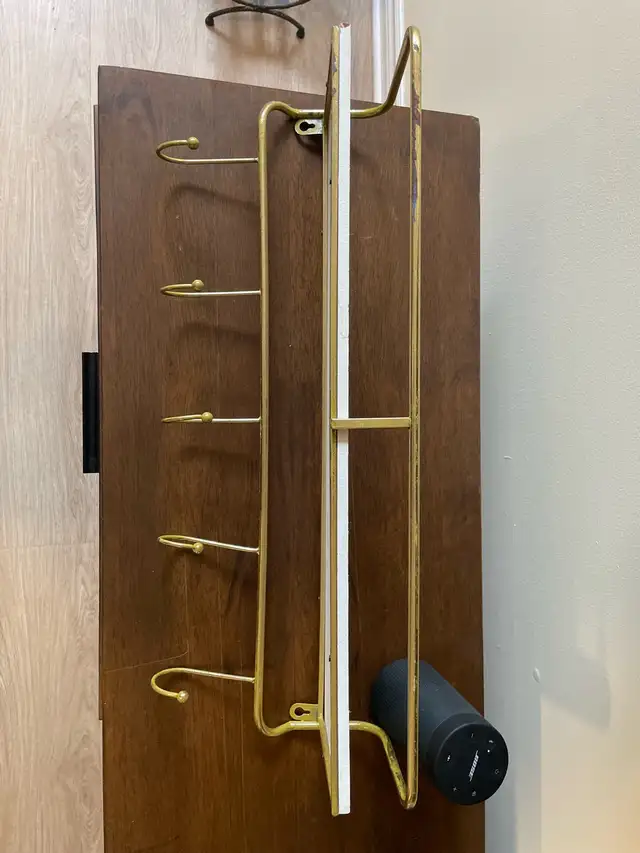 Gold Wall Shelf with Hooks in Home Décor & Accents in Ottawa - Image 3