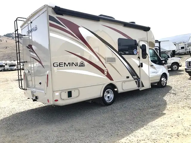 LIKE NEW - 2021 MOTOR HOME FOR SALE in RVs & Motorhomes in Kamloops - Image 6