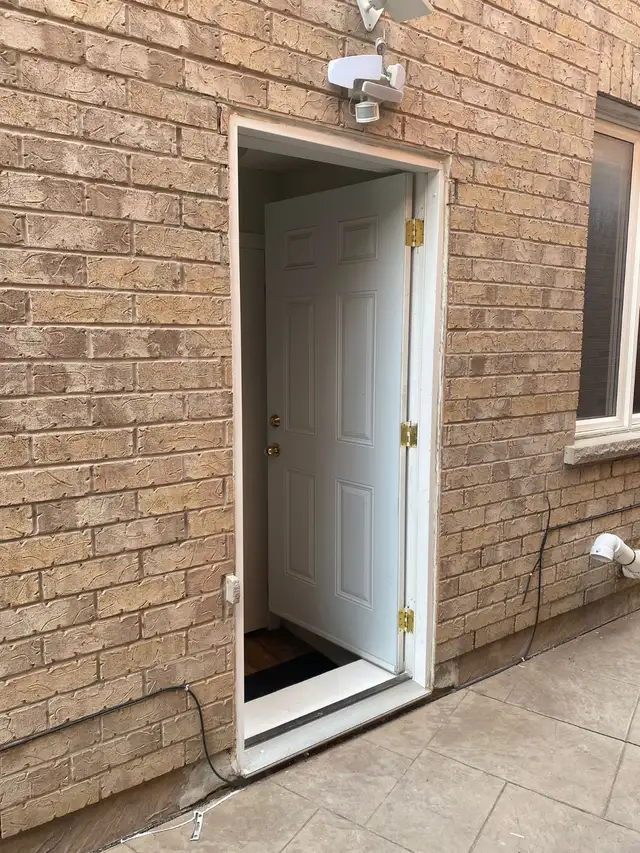 2 BEDROOM ,1 WASH , 2 PARKINGS  , BASEMENT in Long Term Rentals in Mississauga / Peel Region - Image 5