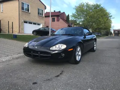 1997 Jaguar XK 8 convertible 212,000 km , 8 cylindres, automatique condition excellent, Batterie neu...
