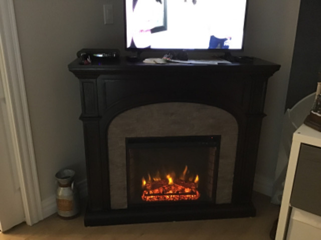Electric Fireplace dans Meubles de télé et unités de divertissement  à Moncton