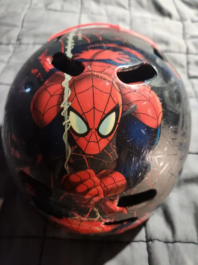 Casque de vélo Spiderman in Kids in Laval / North Shore - Image 2
