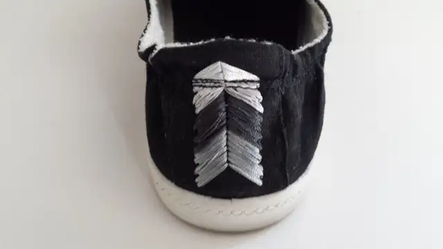 WOMENS SIZE 8 SNEAKERS in Women's - Shoes in Kitchener / Waterloo - Image 6