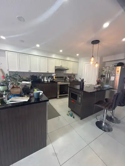 Private room for rent in Kitchener 4 bedroom 2.5 washroom 4 people in the house. 5 mins to Sunrise S...