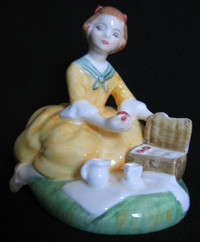 ROYAL DOULTON "PICNIC" FIGURINE MADE IN ENGLAND