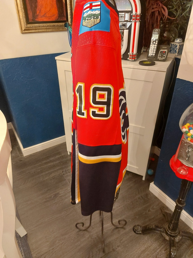 Calgary Flames jersey Tkachuk size 46 in Hockey in Calgary - Image 3