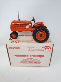 1/16 Co-op E2 toy tractor 1989 farm toy museum