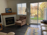 4 bed, 3 bath, family friendly, easy transit to UW, Laurier