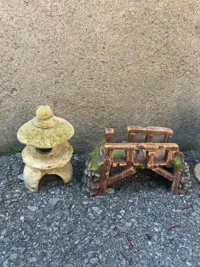 Assorted aquarium accessories, View more