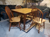 Kitchen table and chairs solid wood, excellent 