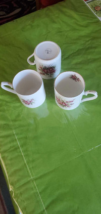 Springfield
Bone China
(3) Coffee mugs 