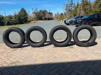 235/60/r18 Michelin Cross Climate tires in great condition.