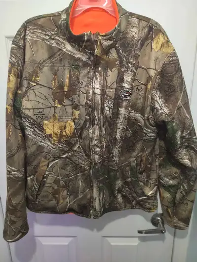 Like New Condition Redhead Realtree Jacket Mens Medium Reversible Camo Orange Hunting >>> Located in...
