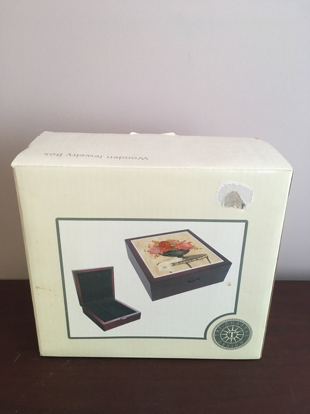NWT - WOODEN JEWELRY BOX / JEWELLERY BOX in Jewellery & Watches in Belleville