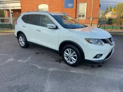 2016 Nissan Rouge SV 155 xxxkm All Wheel Drive Back up camera Heated seats Bluetooth brand new summe...