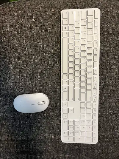 Dell wireless keyboard and mouse - NEW, View more