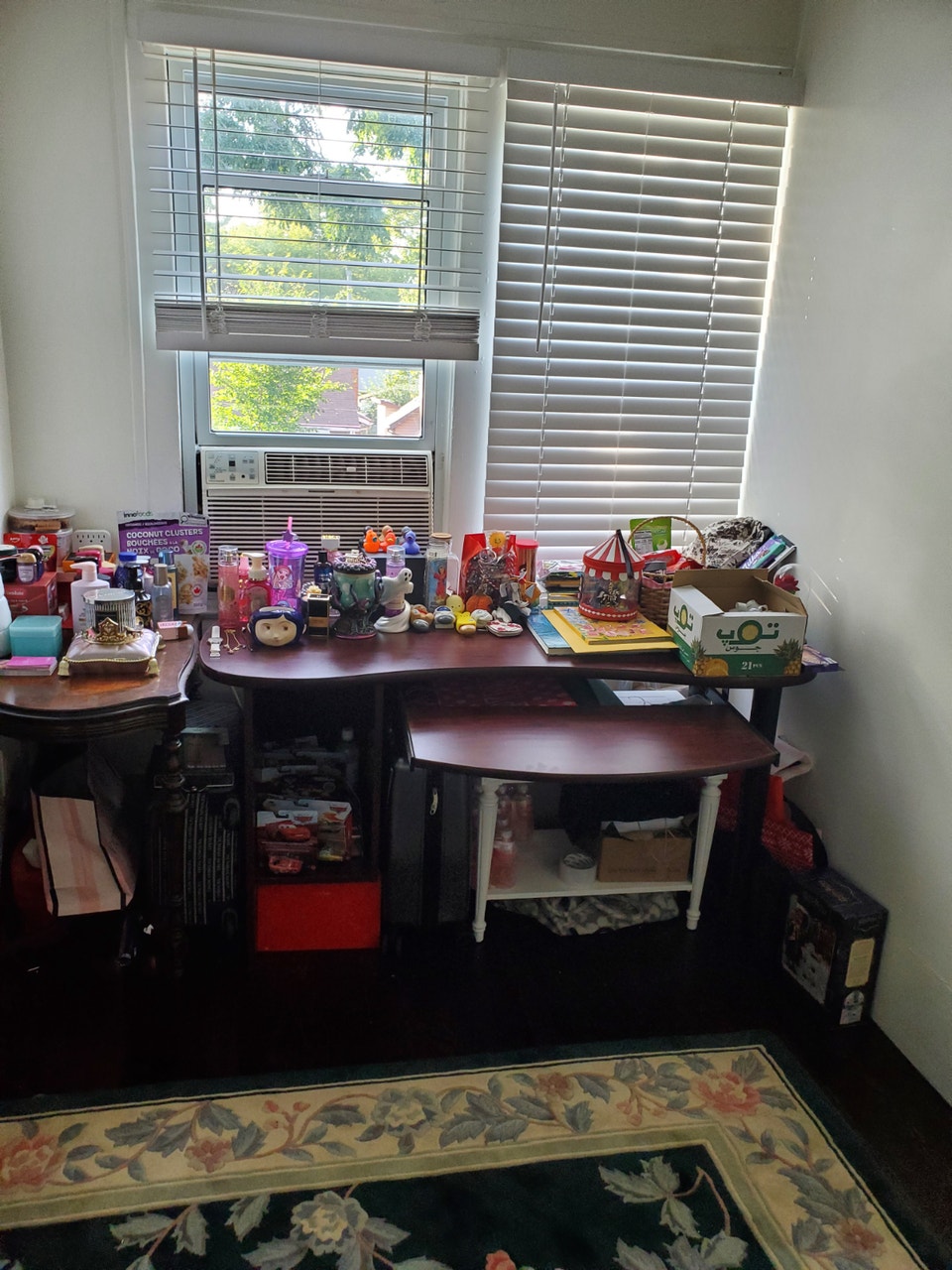 Clean & Professional ~ Charming Upper Duplex 5