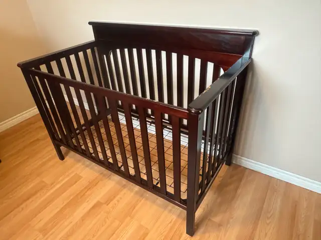 Graco crib in Cribs in Belleville - Image 2