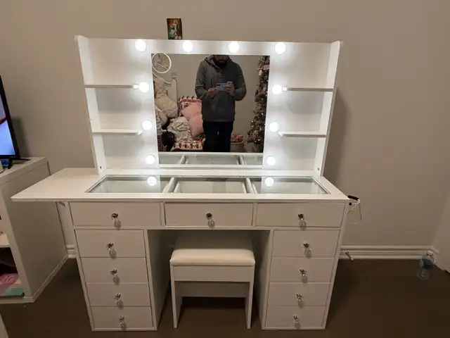 Furniture Assembly Work552945048932864004