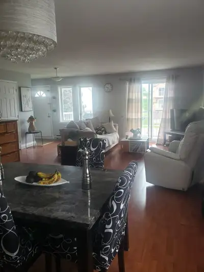 Condo Gatine41/2 avec 2 stationnements prêt de tous les services