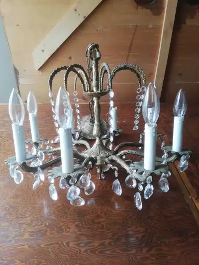 Chandelier antique en laiton., View more